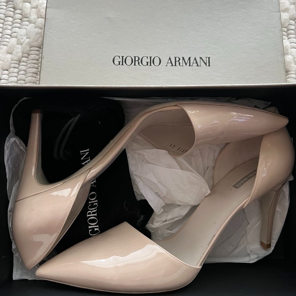 GIORGIO ARMANI NUDE PUMPS SZ 41 - SUPER STYLISH! WARDROBE STAPLE!